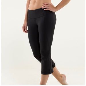 Lululemon black Gather & Crow Crop leggings Size 4